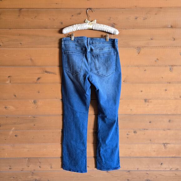 Old Navy Jean Bootcut Mid Rise Wow NWT 12 Tall Medium Wash Stretchy Fit Denim - Picture 4 of 4
